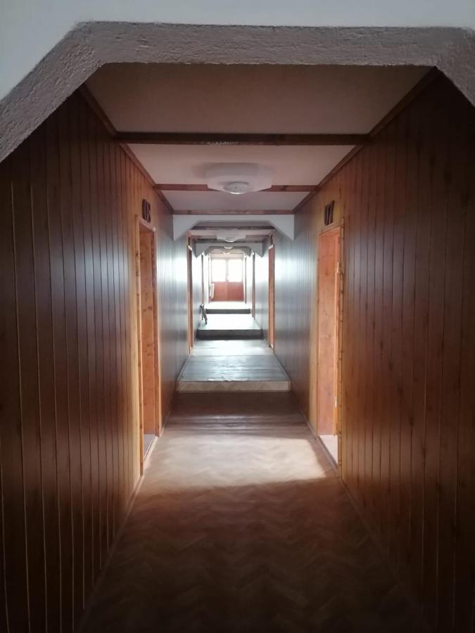 Hôtel La Elvetian à Iasi Extérieur photo